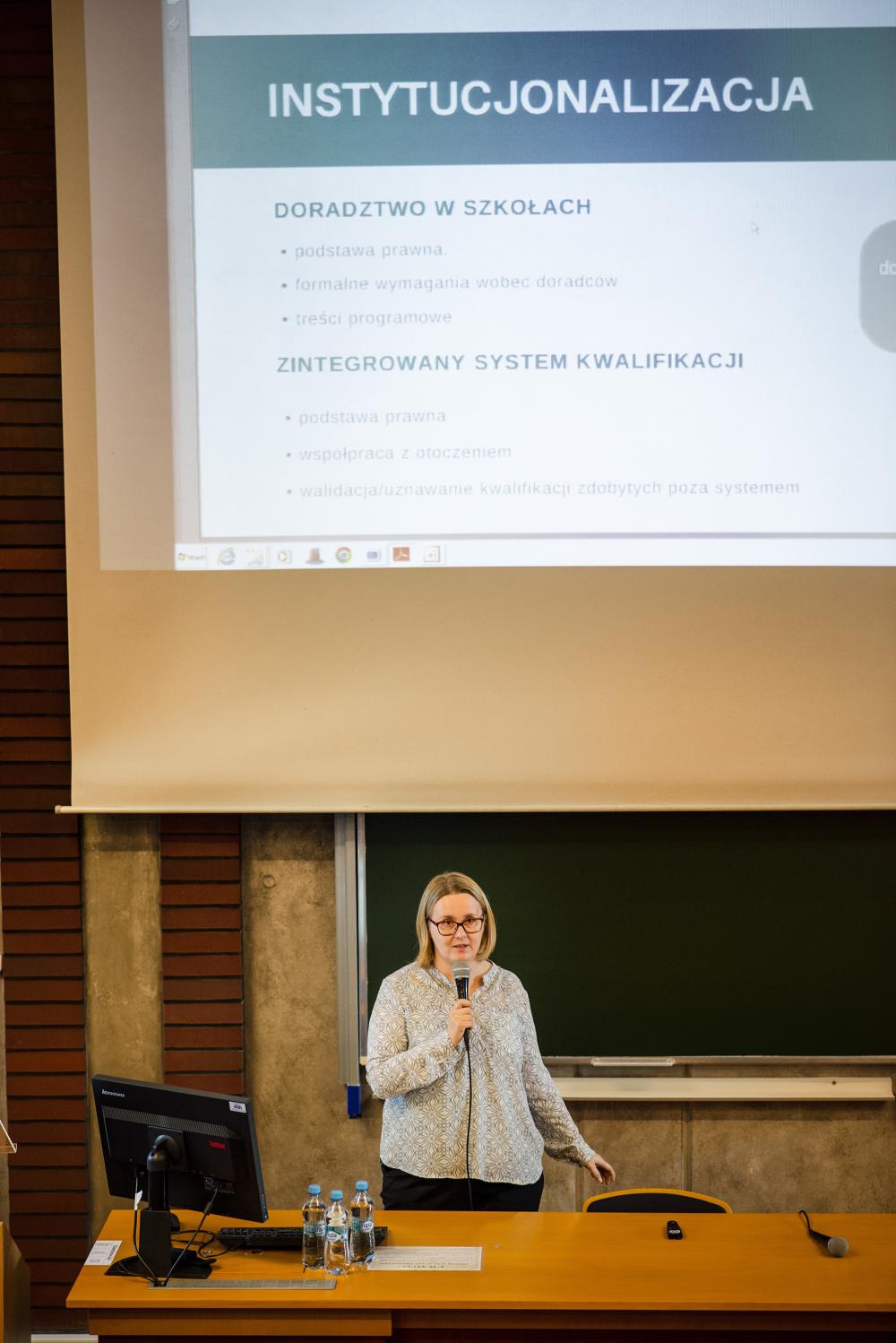 Zdjęcie galerii artykułu: Prelekcja dr hab. Małgorzaty Rosalskiej z Uniwersytetu Adama Mickiewicza w Poznaniu - dr hab. Małgorzata Rosalska z Uniwersytetu Adama Mickiewicza w Poznaniu